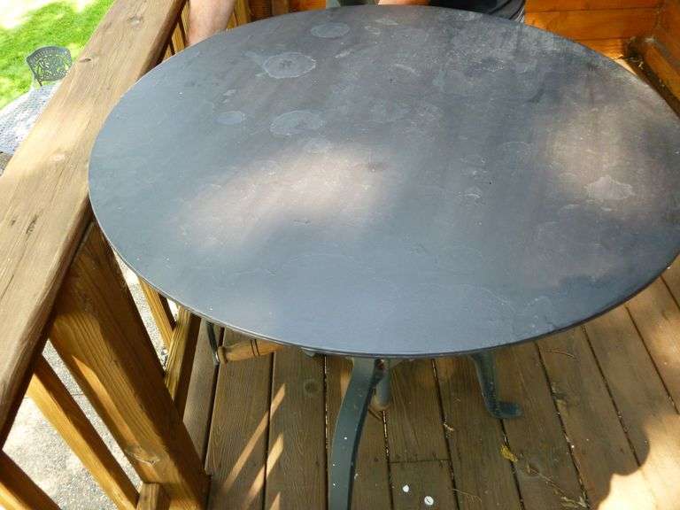 Nice (5) Piece Metal Patio Set