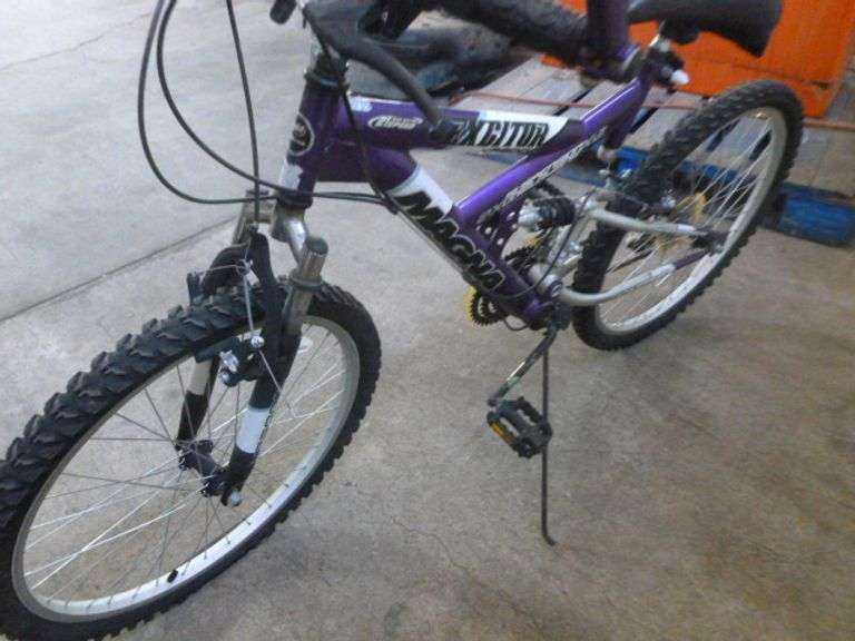 Magna Excitor XP3000 - 21 Speed Bike - 24" Tires