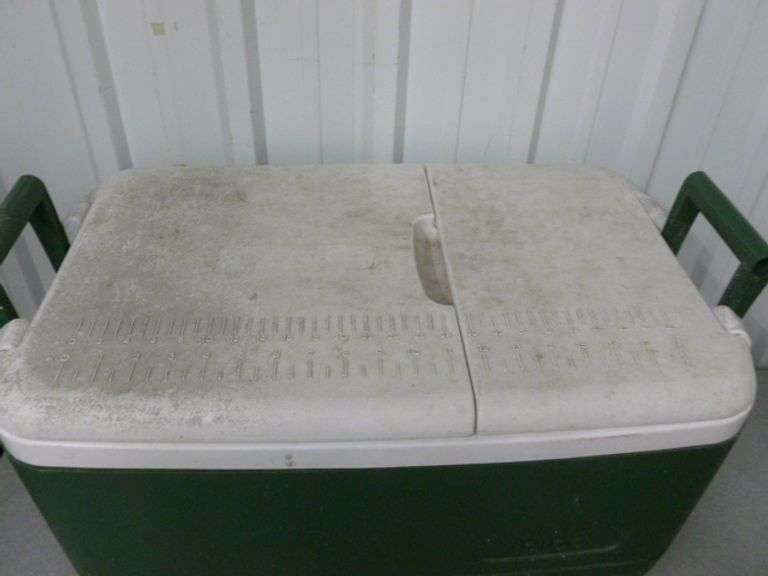 Igloo 40 Quart Cooler With Measuring Bar