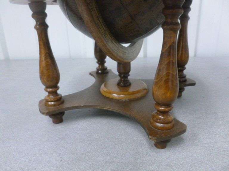 World Globe Themed - Wooden Mantle Decoration