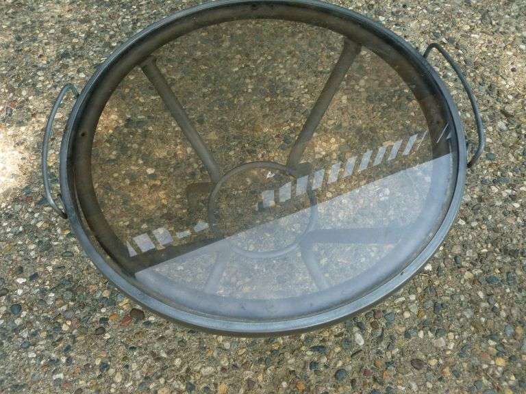 Nice Patio Cocktail Table - 22" Round x 20" H