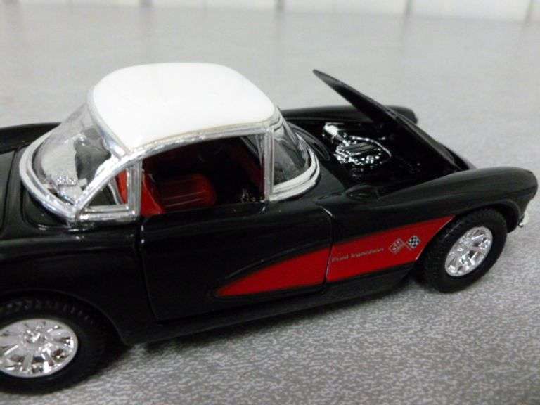 Collectible Road Signature - 1967 Corvette Die Cast Metal Car - 6" L
