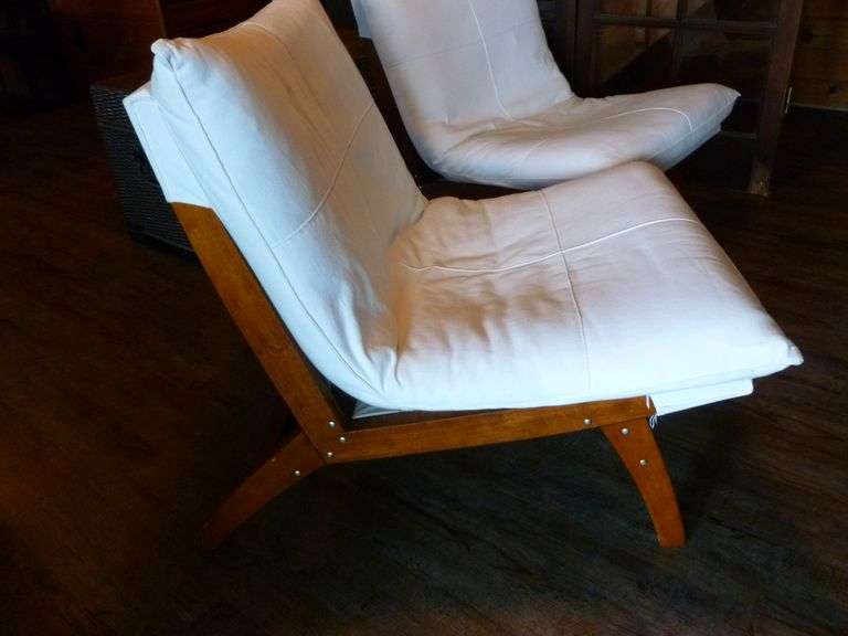 (2) Nantucket Style Wood Framed Chairs / With Padded Seat Cover