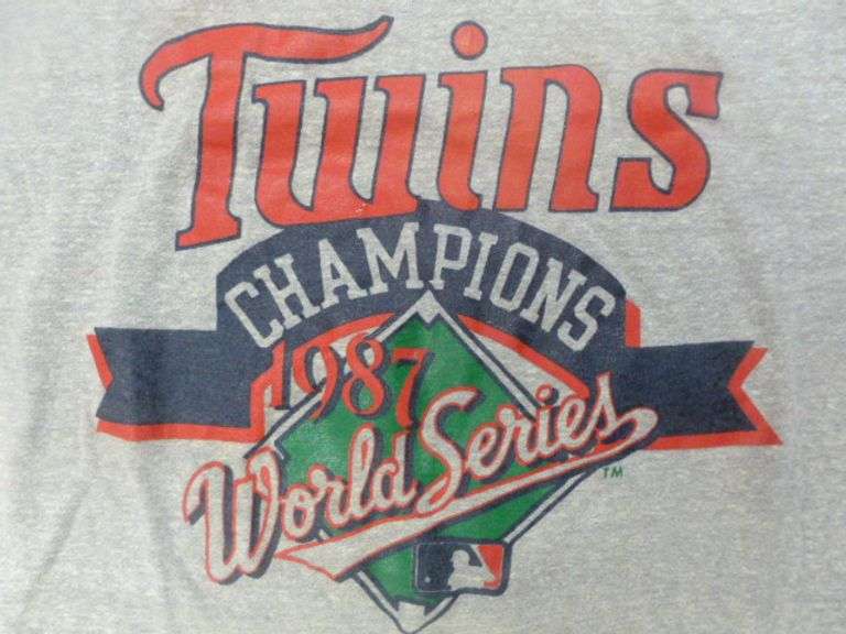 Collectible Minnesota Twins 1987 World Champs Women's Shirt Size Large