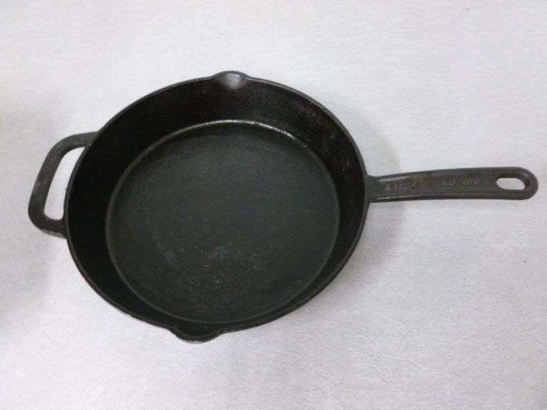Emeril Lagasse Heavy Duty Cast Iron Fry Pan - 12.5" Across