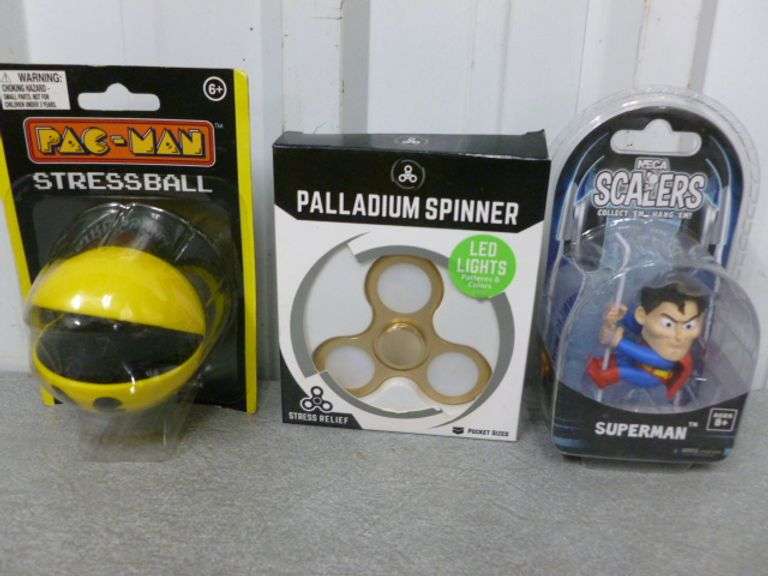 (3) New Toys - Pac Man Stress Ball / Neca Scaler Superman Figurine / Palladium Spinner