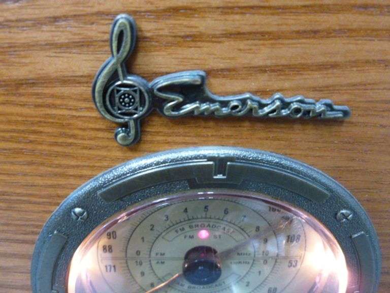 Emerson AM/FM Old Style Countertop Radio With CD Model NR51AK