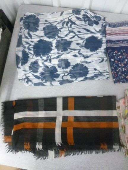 (4) Nice Table Runners
