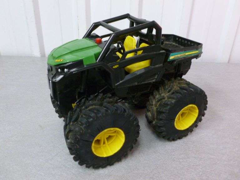 Ertl - John Deere 4 x 4 Toy - 9" L