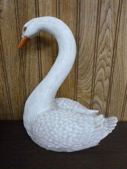 Nice Collectible 1988 Homco Molded Resin Type Swan Mantle Decoration - 12" H