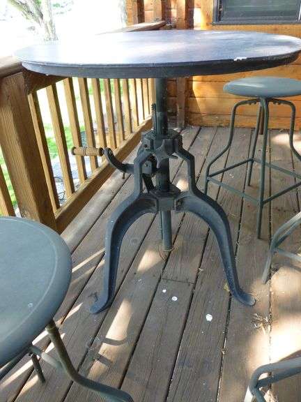 Nice (5) Piece Metal Patio Set