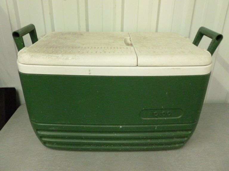 Igloo 40 Quart Cooler With Measuring Bar