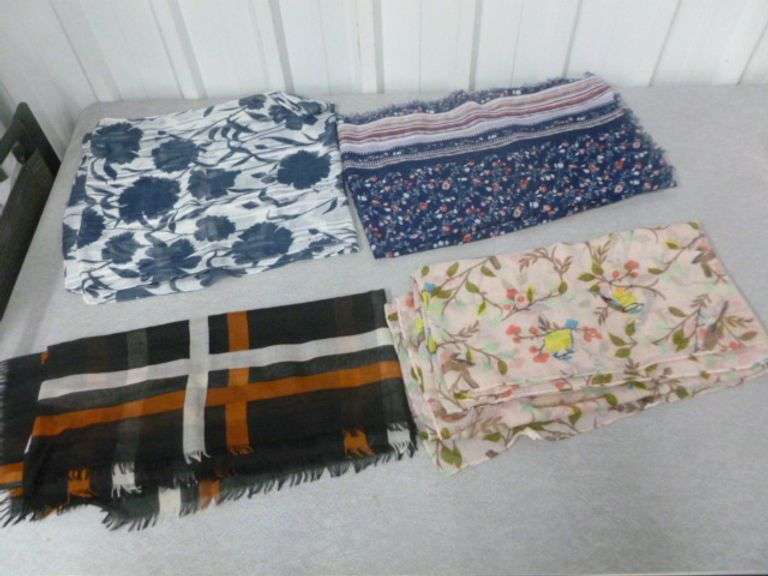 (4) Nice Table Runners