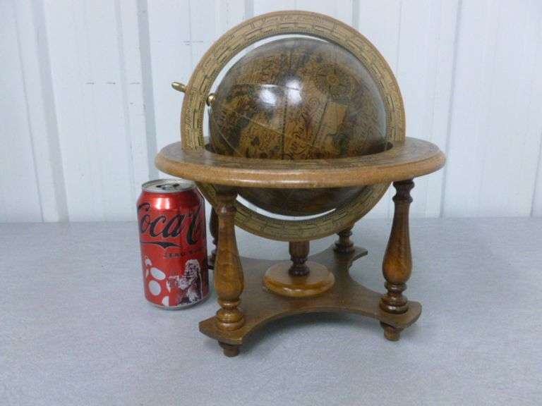World Globe Themed - Wooden Mantle Decoration