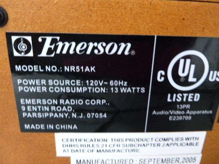 Emerson AM/FM Old Style Countertop Radio With CD Model NR51AK