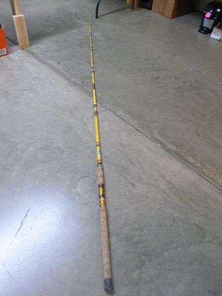 Large Berkley Buccaneer 400-9 Muskie Fishing Rod - 9 Ft Long