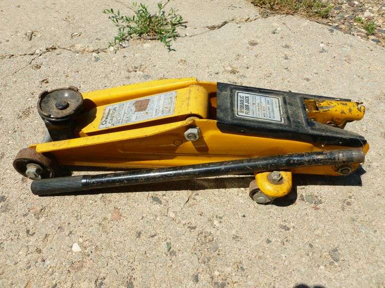 Wilmar 2 Ton Hydraulic Floor Jack