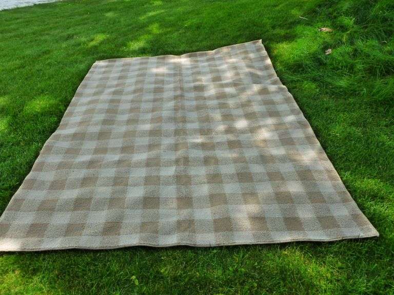 Beautiful Large Rug 83" W x 10 Feet Long