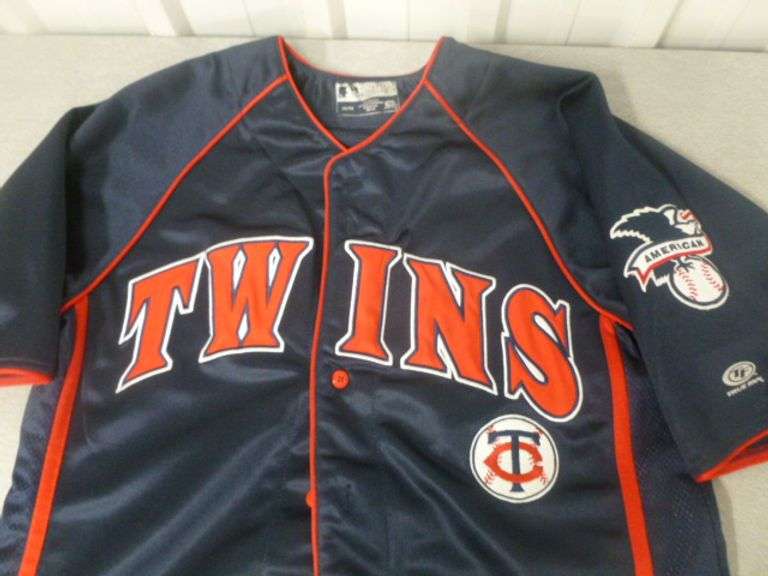 Collectible Minnesota Twins Men's Jersey Size Medium / Women's Shirt Size M