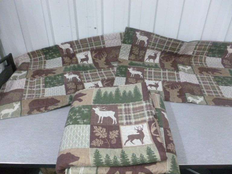 Nice Upnorth Themed Queen Quilt / (2) Pillow Shams