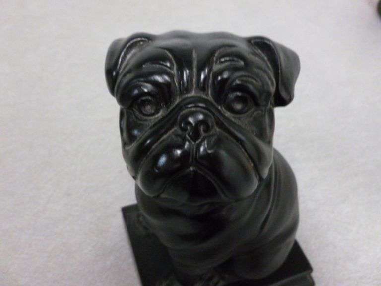 Bulldog Themed Molded Poly Mantle Decoration - 8" H