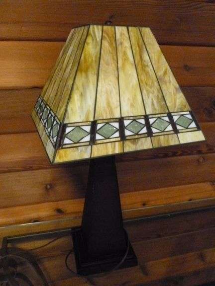 Beautiful Stain Glass End Table Lamp - 25.5" H
