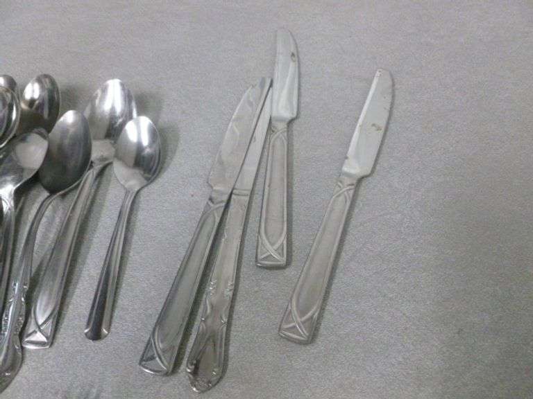 Group Of (32) Pieces Of Stainless Flatware