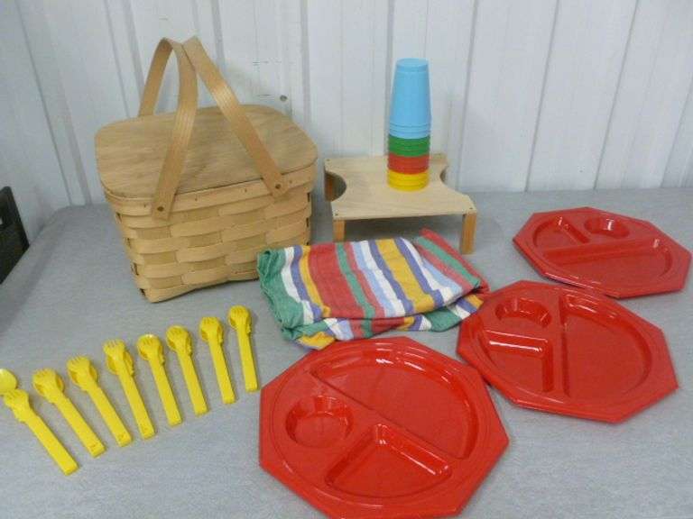 Picnic Basket With Plates / Cups / Related Items
