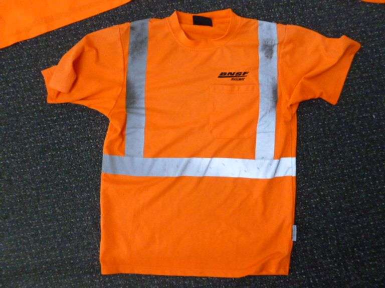 Group Of (3) Burlington Northern / Santa Fe Men's Work Shirts / Vest Size Medium / Large