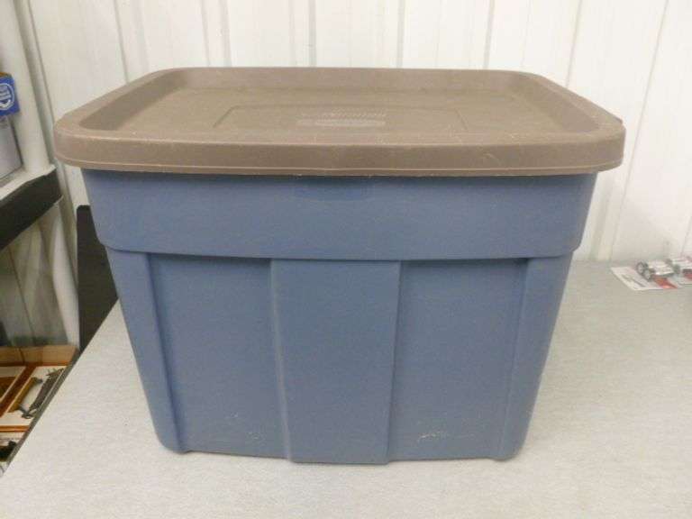 Rubbermaid Roughneck 18 Gallon Tote With Lid