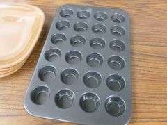 Group Of Cookware / Aluminum Sauce Pans / Pasta Kettle / Tupperware / Serving Tray