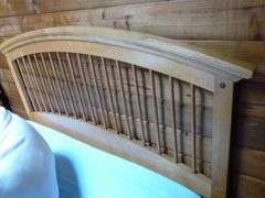 Nice Complete Queen Bed - See Description