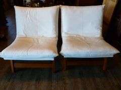 (2) Nantucket Style Wood Framed Chairs / With Padded Seat Cover