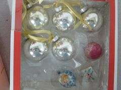 Large Group Of Nice Christmas Tree Ornaments / Bulbs