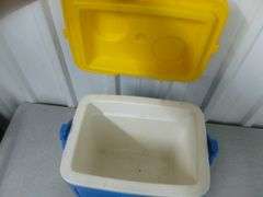 Igloo Tag-Along 10 Lunch Cooler With Ice Packs