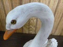 Nice Collectible 1988 Homco Molded Resin Type Swan Mantle Decoration - 12" H