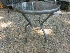 Nice Patio Cocktail Table - 22" Round x 20" H