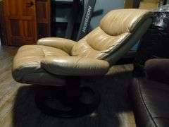 Lane - Tan Leather Swivel Reclining Chair With Ottoman