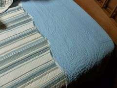 Nice Complete Queen Bed - See Description