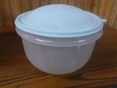 Group Of Cookware / Aluminum Sauce Pans / Pasta Kettle / Tupperware / Serving Tray