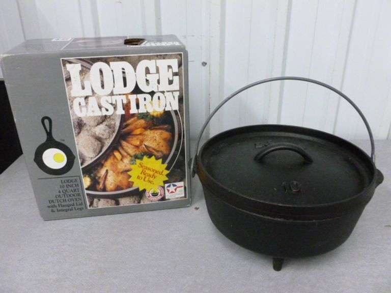 Lodge 10" / 4 Quart Outdoor Dutch Oven With Flanged Lid