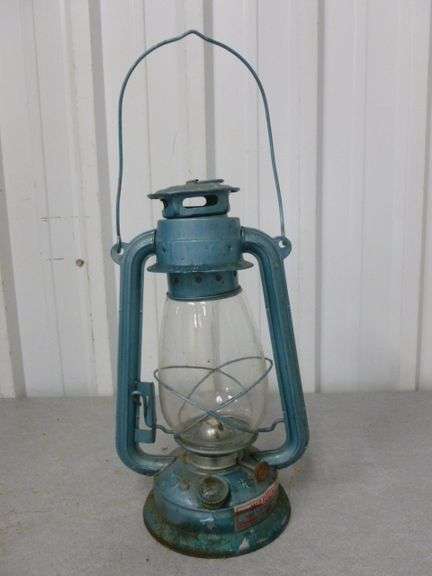 Large Collectible Kwang Hwa No. 255 Barn Lantern