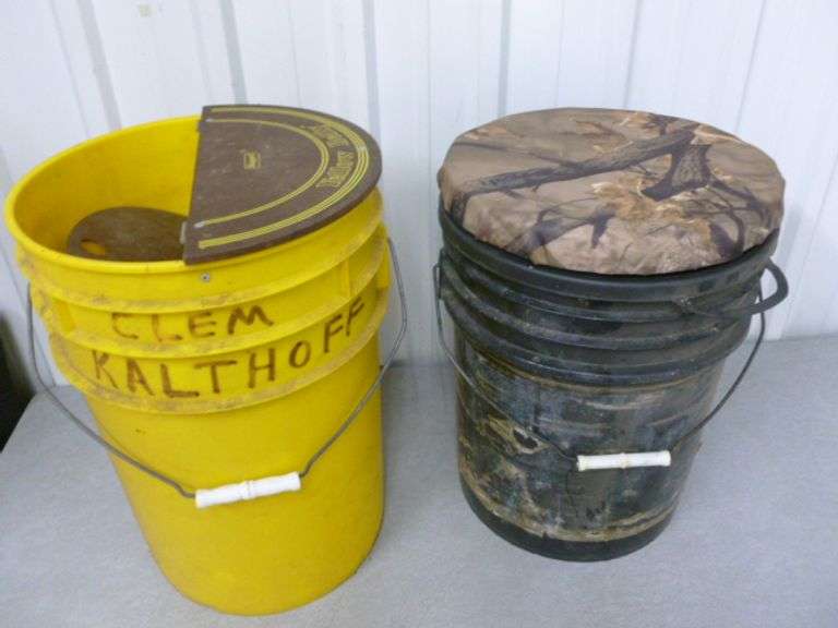 (2) Ice Fishing Seats / Buckets