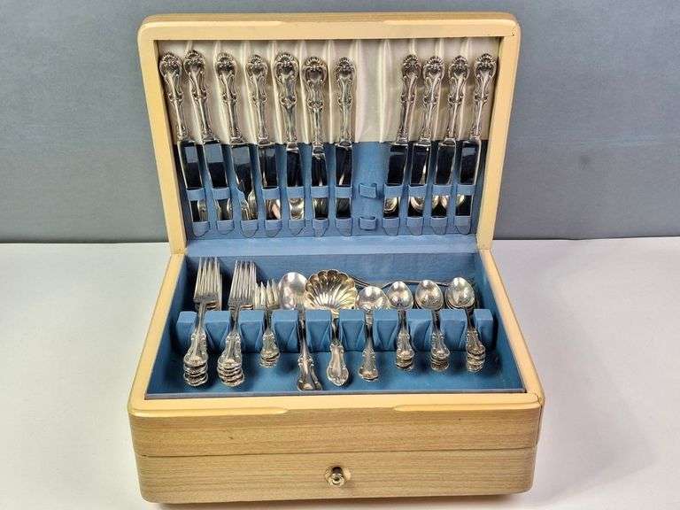 INTERNATIONAL SILVER 'JOAN OF ARC' STERLING SILVER FLATWARE SET, 49 PCS, 2,389 TOTAL GRAMS, 1,572 GR