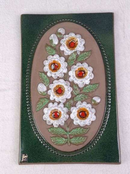 VINTAGE JIE GANTOFTA SWEDEN WHITE DAISY FLOWER WALL PLAQUE, LARGE ONE, 8 3/8" x 13". Ceramic wall pl