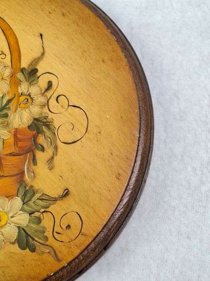 ROUND WOODEN PLAQUE WITH A HAND-PAINTED BASKET FILLED WITH DAISIES, SIGNED FRAN '75, 9.5"W.