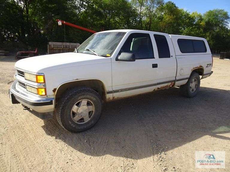 1999 Extended Chevy Silve