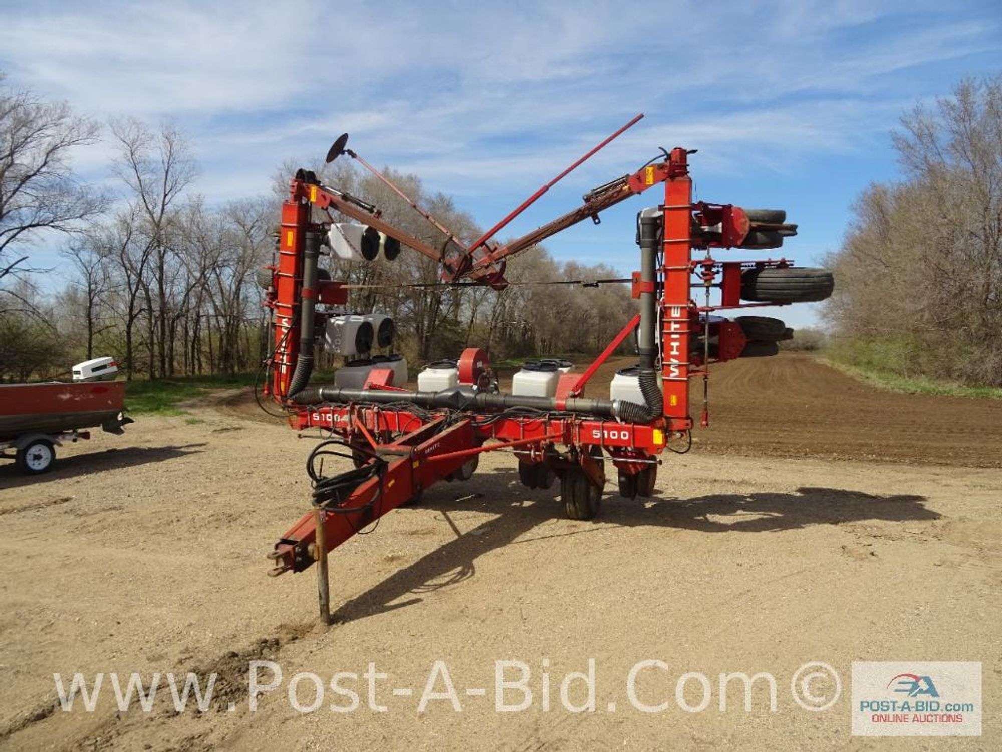 White 5100, 8 Row Planter - Elsenpeter Auctions & Real Estate, Inc