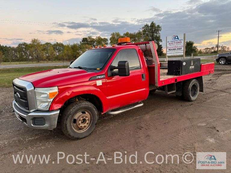 2015 Ford F350 4 x 2 Truck With 6.2L Gas Motor, Auto, 226, 816 Miles, 11' F