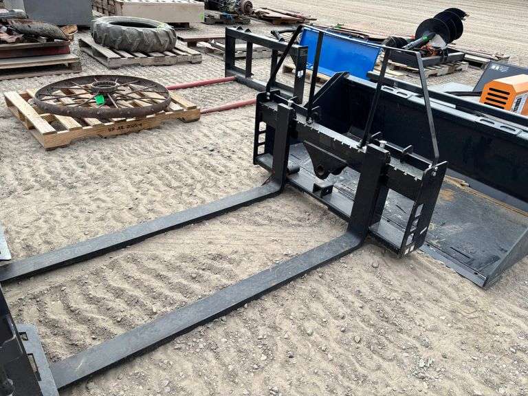 New 60" Pallet Forks With Quick Tach Plate, 4,000 Lb Rated.
